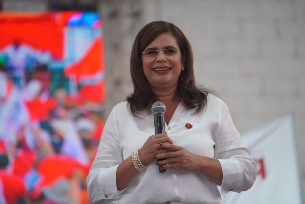 Denuncias de corrupción persiguen a Rixi Moncada en Honduras