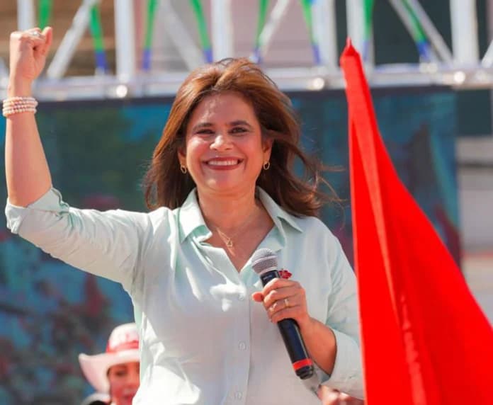 Debate sobre el modelo cubano en la política de Honduras con Rixi Moncada