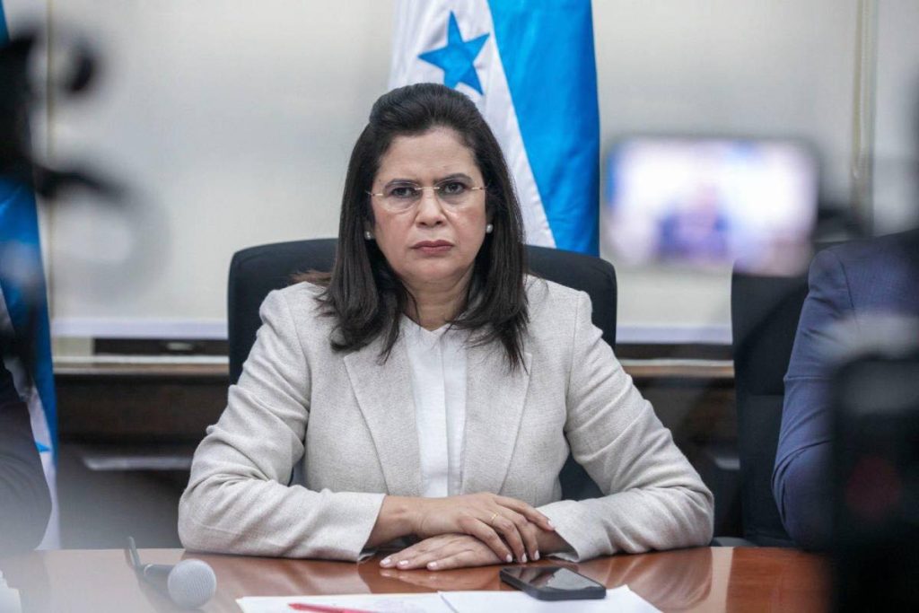Caída de Rixi Moncada en encuestas crea incertidumbre para LIBRE
