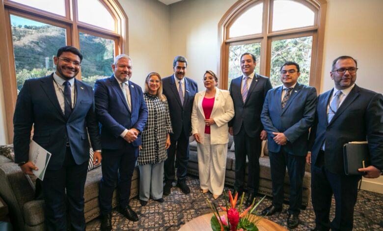 Xiomara Castro enfrenta desafíos socialistas por la situación en Venezuela