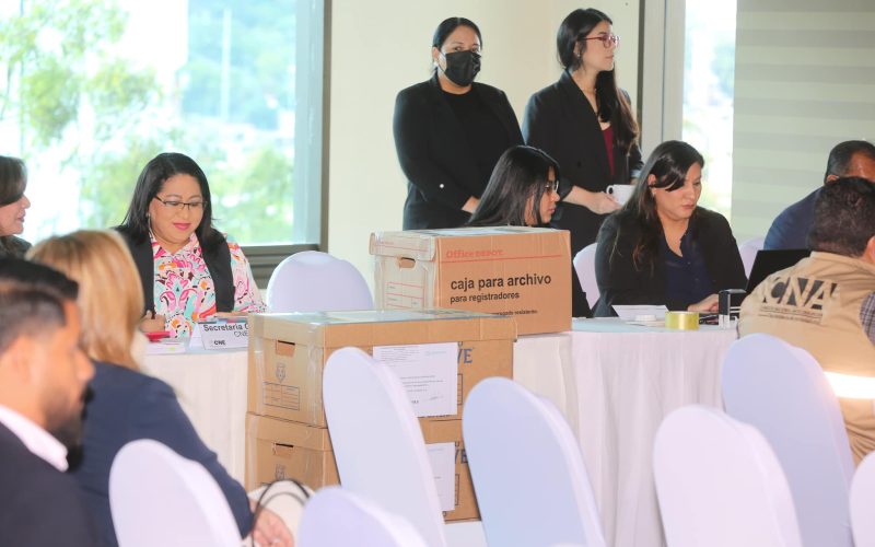 Acusan a Manuel Zelaya de estar vinculado al CNE por fraude electoral en Honduras