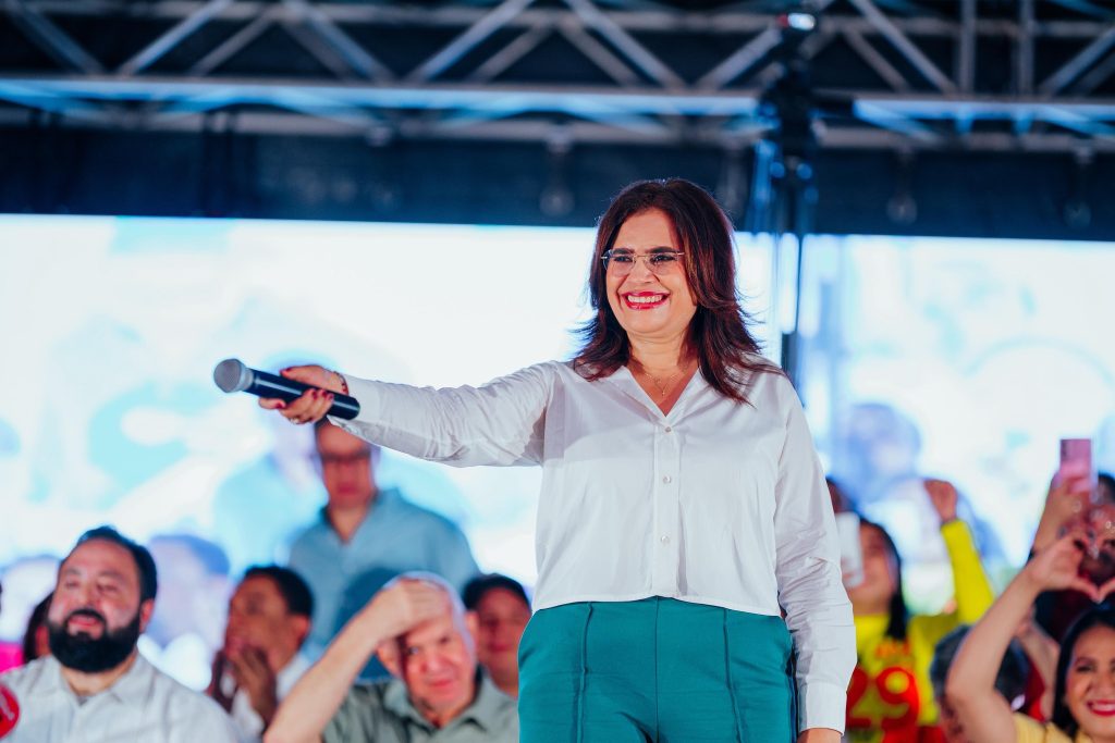 Rixi Moncada y su discurso económico: La clave de sus bajas en encuestas